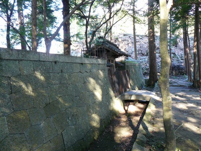 ���y���E���y��