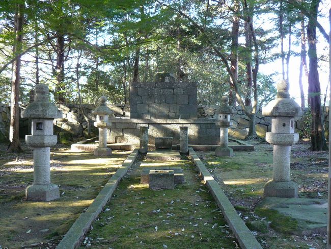 ���y���E���y��