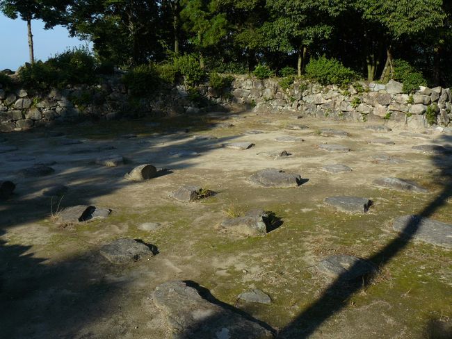 ���y���E���y��