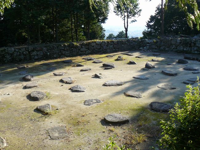 ���y���E���y��