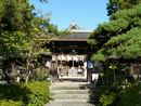 北野神社参道から見た神門と透塀