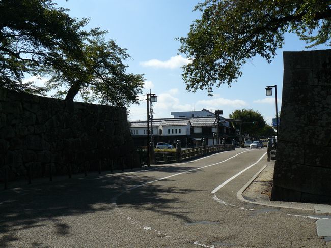 �F����E��������