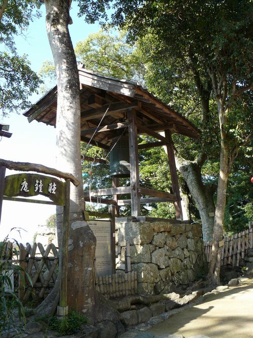 �F����E����E