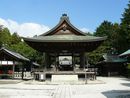 伊豆神社参道石畳から見た拝殿正面
