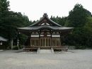 矢川神社境内から見た拝殿正面