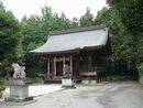 矢川神社本殿右斜め前方と石造狛犬