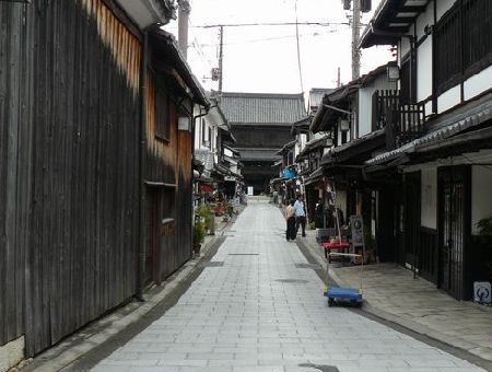 ���l�h�i�k���X���E�h�꒬�j