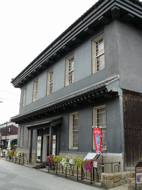 ���l�s�E���ǃK���X��