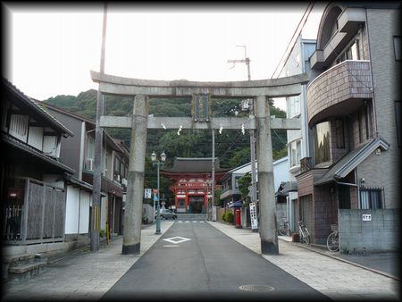 �����_�ЎQ���ɐ݂���ꂽ�咹���Ɩ�O��