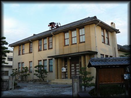 ���y������