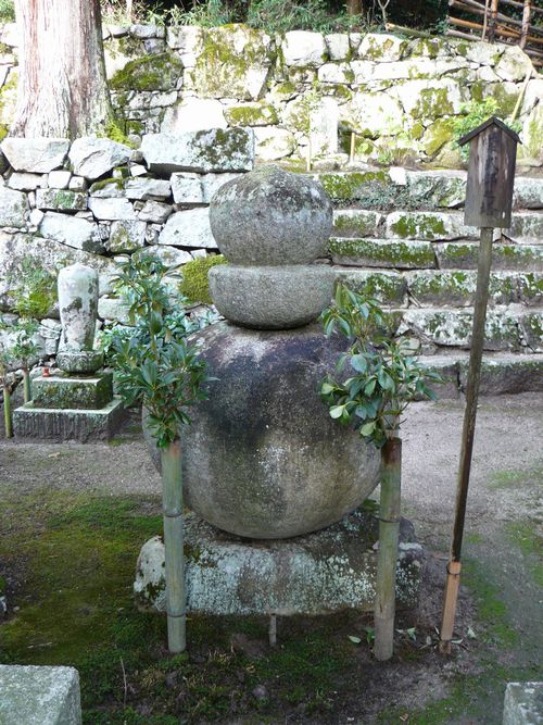 ��Îs��{�E���ᓰ