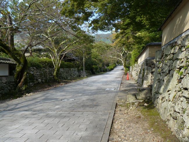 ��Îs��{�E����@���